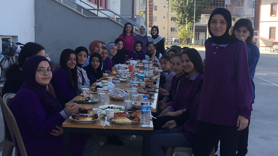 TEVFİK İleri Kız AİHL'de Kahvaltı Etkinliği